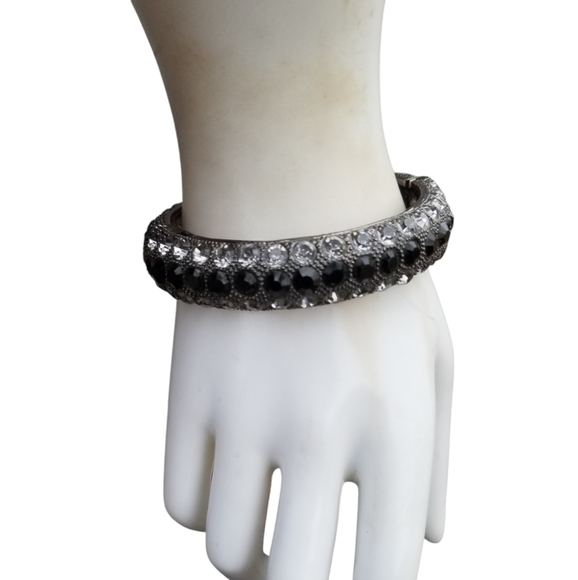 VINTAGE DARK SILVERTONE CLAMPER BRACELET WITH SILVER & BLACK GLASS RHINESTONES - Picture 1 of 7